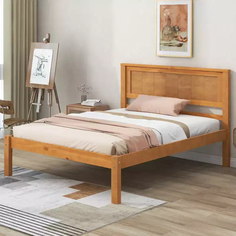 Marco de cama rústico de madera de pino con cabecero de paneles