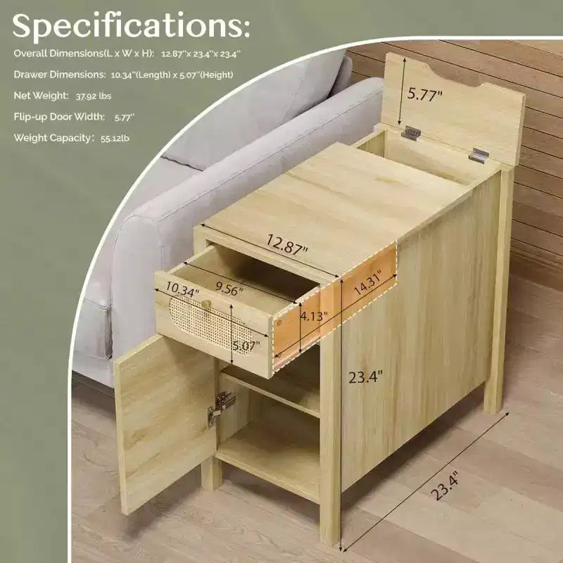 Mesa auxiliar de un cajón y una puerta de MDF color roble con superficie de mimbre y enchufe