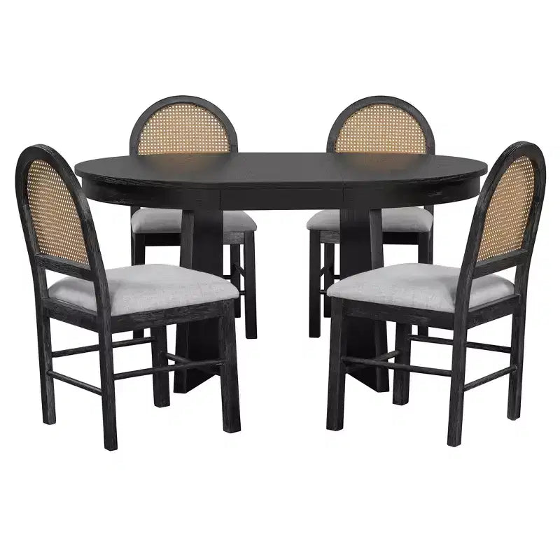 Comedor redondo retro con sillas tapizadas con respaldo de ratán