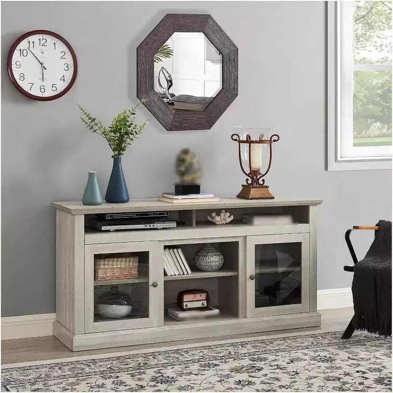 Mueble de TV de estilo rústico moderno con armario de almacenamiento y estantes ajustables, gris piedra, apto para televisores de hasta 65 pulgadas