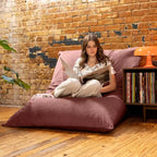 Almohada gigante de suelo tipo puf decorativa Pillow Saxx de 1.67 m, terciopelo exuberante