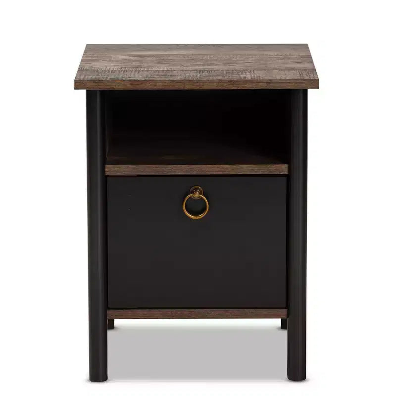 Mesita de noche Vaughan de madera rústica de dos tonos color nogal: almacenamiento cerrado, tirador dorado, muebles de dormitorio