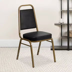 Silla de banquete apilable con respaldo trapezoidal y asiento de 6.35 cm de grosor