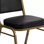 Silla de banquete apilable con respaldo trapezoidal y asiento de 6.35 cm de grosor
