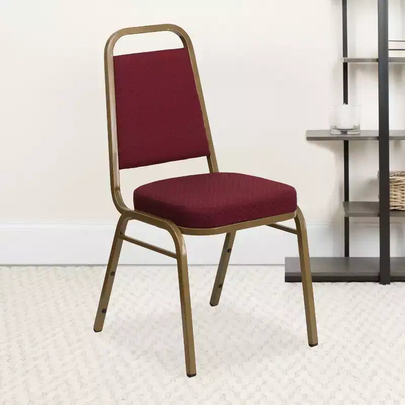 Silla de banquete apilable con respaldo trapezoidal y asiento de 6.35 cm de grosor