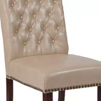 Silla de comedor Parson tapizada con respaldo enrollado, ribete de tachuelas y estructura con acabado y deslizadores de plástico para el suelo