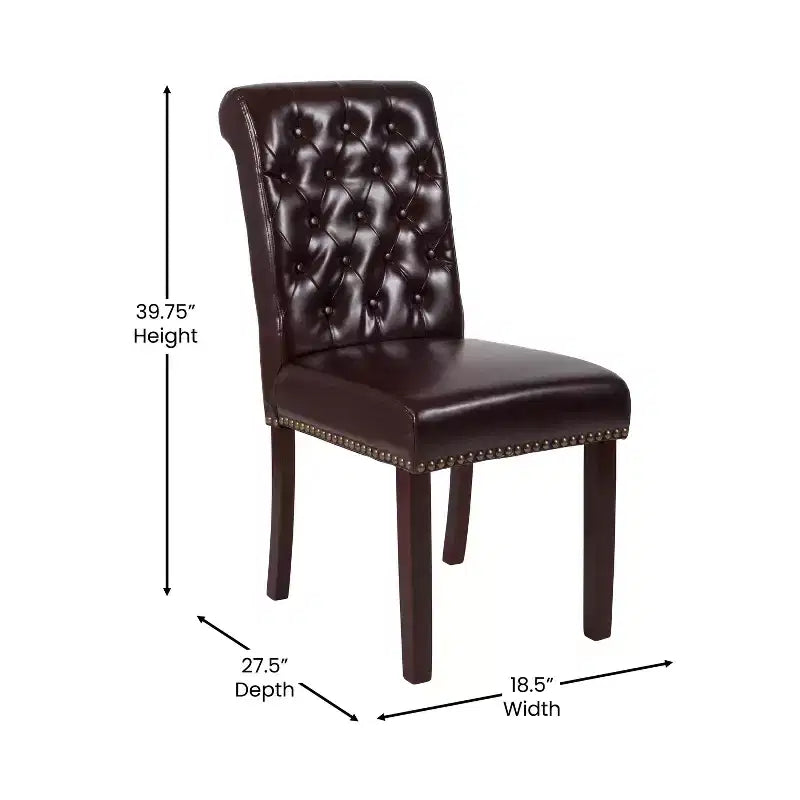 Silla de comedor Parson tapizada con respaldo enrollado, ribete de tachuelas y estructura con acabado y deslizadores de plástico para el suelo