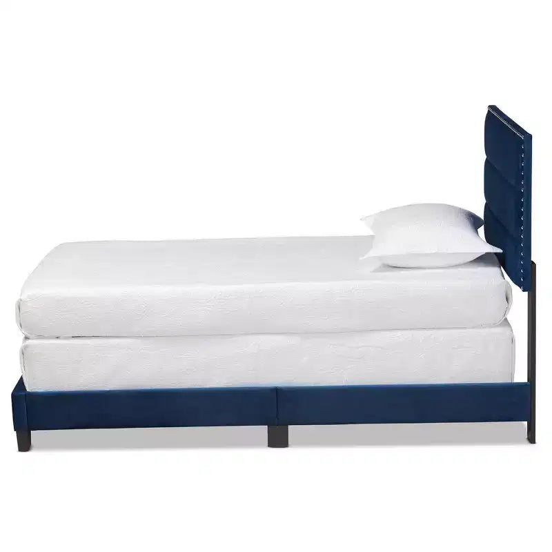 Cama panel tapizada en tela de terciopelo Tamira Glam