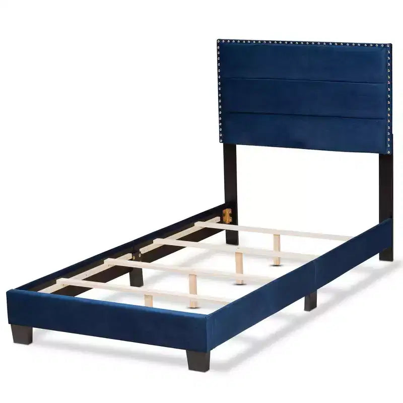 Cama panel tapizada en tela de terciopelo Tamira Glam