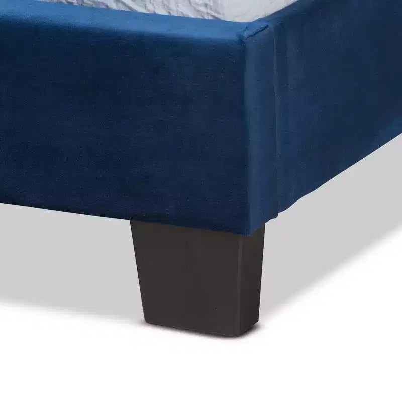 Cama panel tapizada en tela de terciopelo Tamira Glam