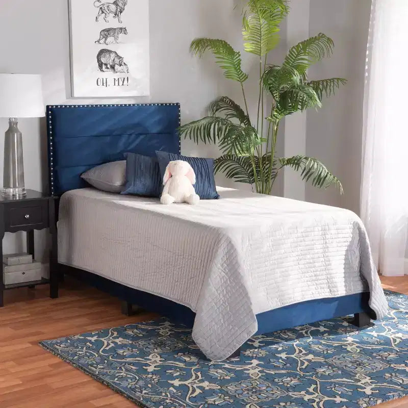 Cama panel tapizada en tela de terciopelo Tamira Glam